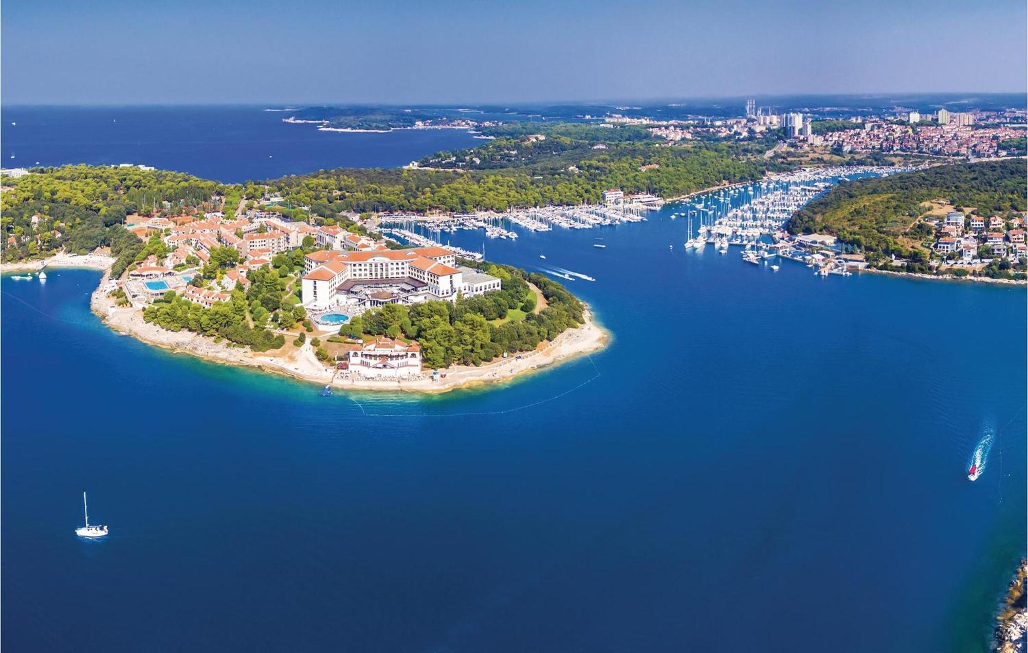 1 Bedroom Beautiful Apartment In Pula Exterior foto